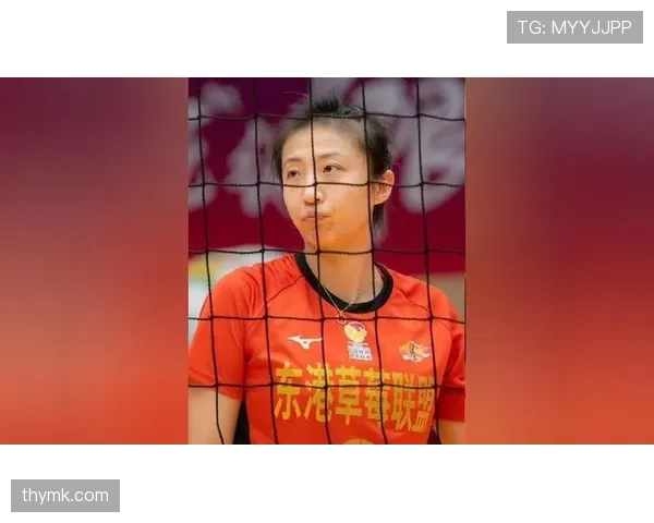 丁霞赛场拼命到让人起敬，生活照里随手一只包就把我月薪羞了