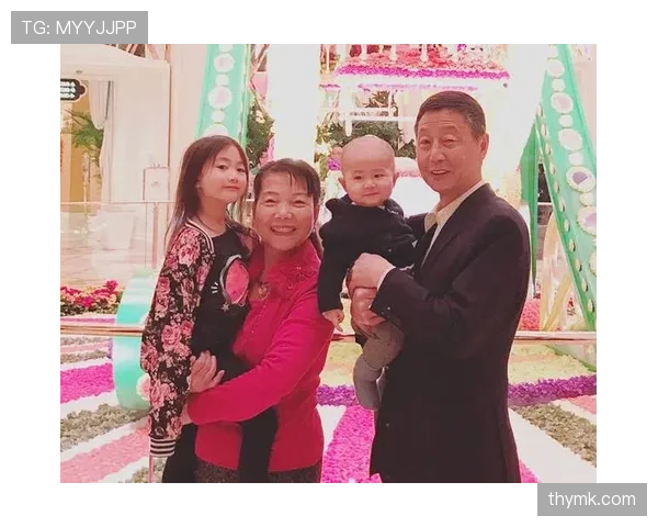 李小鹏的日常照太让人懵，家里像普通父亲，账单像明星